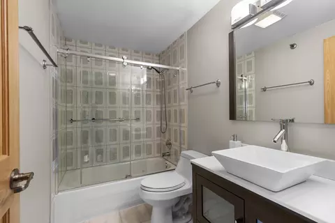 Bath - 4174 Cove Ln #E, Glenview, IL 60025 photo 1 of 2
