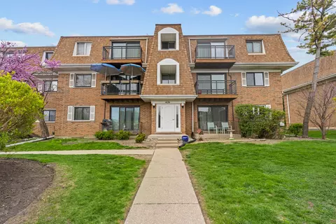 4174 Cove Ln #E, Glenview, IL 60025