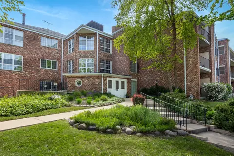 540 Biesterfield Rd #104A, Elk Grove Village, IL 60007