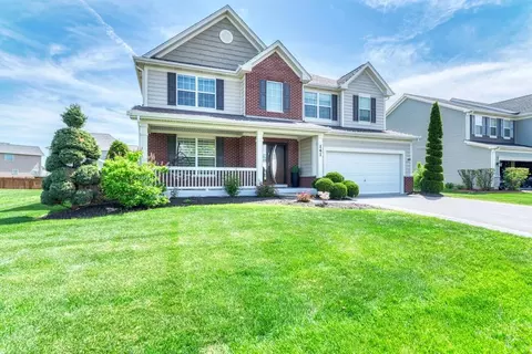 141 Bluegrass Pkwy, Oswego, IL 60543