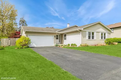 3730 Whispering Trails Dr, Hoffman Estates, IL 60192