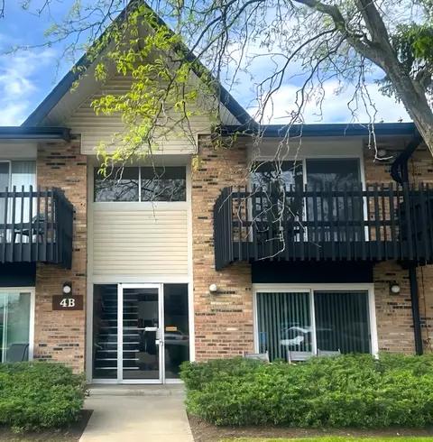 4 Kingery Quarter # B, Willowbrook, IL 60527