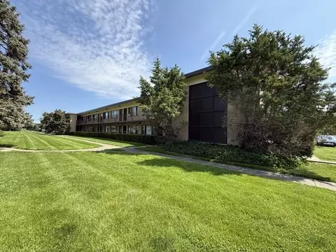 39 King Arthur Ct #10, Northlake, IL 60164