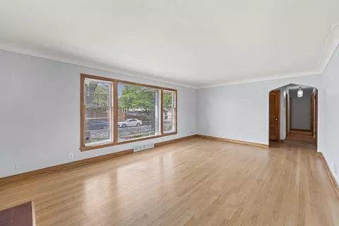 Living - 8425 S Spaulding Ave, Chicago, IL 60652 photo 4 of 4