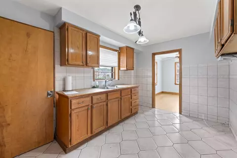 Kitchen - 8425 S Spaulding Ave, Chicago, IL 60652 photo 1 of 2