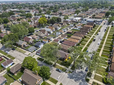 View/Area - 8425 S Spaulding Ave, Chicago, IL 60652 photo 1 of 7