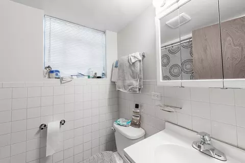 Bath - 7426 W 64th St, Summit, IL 60501 photo 1 of 2