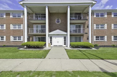 4420 W 111th St #101, Oak Lawn, IL 60453