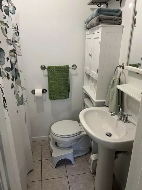 Bath - 833 S 5th Ave, Kankakee, IL 60901 photo 1 of 1