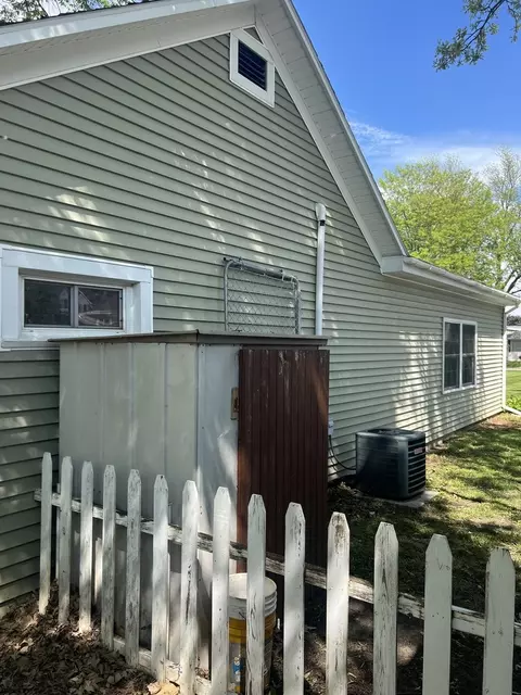 Exterior - 833 S 5th Ave, Kankakee, IL 60901 photo 4 of 4