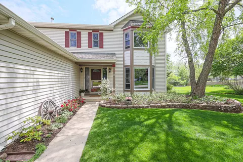 43 Mohawk St, Cary, IL 60013 photo 3