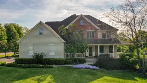 896 Black Walnut Dr, Sugar Grove, IL 60554