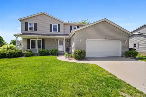 408 Lake Shore Cir, Bloomington, IL 61704