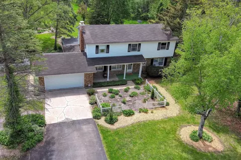 38 W283 Deerpath Rd, Batavia, IL 60510