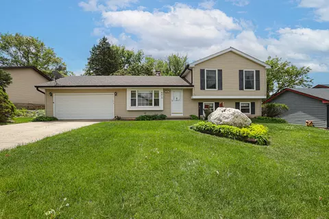 5215 W Greenbrier Dr, Mchenry, IL 60050