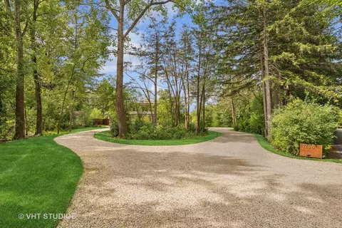 1266 Winwood Dr, Lake Forest, IL 60045