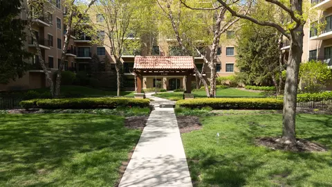 5100 W 96th St #234, Oak Lawn, IL 60453