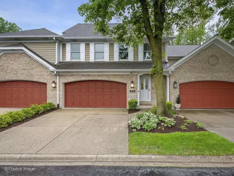 11145 Indian Woods Dr, Indian Head Park, IL 60525