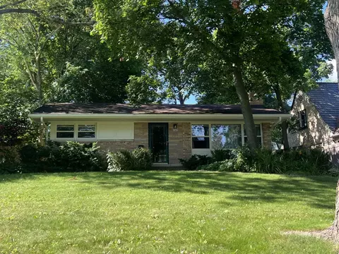 765 Northmoor Rd, Lake Forest, IL 60045
