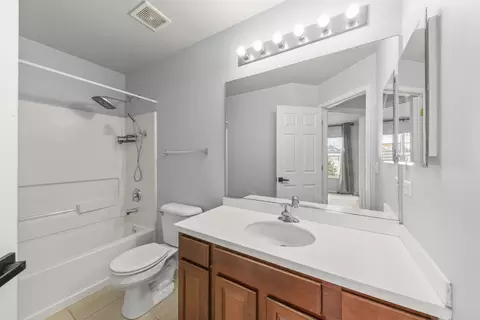Bath - 4216 Drexel Ave, Aurora, IL 60504 photo 4 of 4