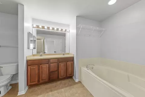Bath - 4216 Drexel Ave, Aurora, IL 60504 photo 2 of 4