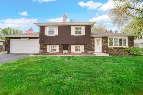 588 Renee Dr, South Elgin, IL 60177