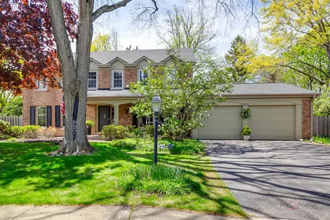2951 Canterbury Dr, Northbrook, IL 60062