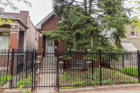 831 N Harding Ave, Chicago, IL 60651