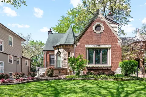 9046 S Pleasant Ave, Chicago, IL 60643