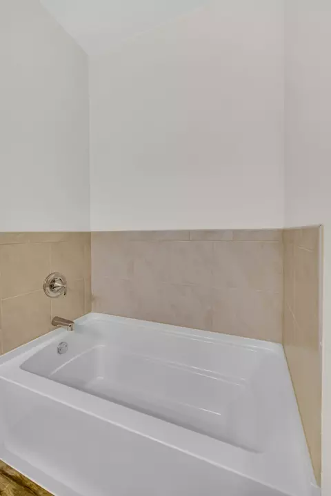 Bath - 925 Baltimore St, Mchenry, IL 60050 photo 3 of 6