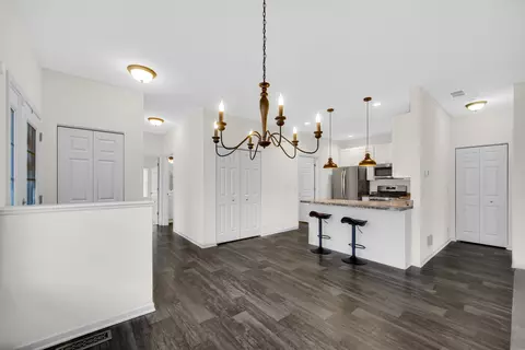 Entry Way - 925 Baltimore St, Mchenry, IL 60050 photo 2 of 2