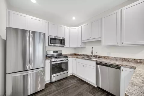 Kitchen - 925 Baltimore St, Mchenry, IL 60050 photo 2 of 3