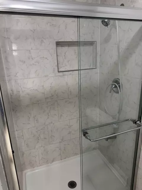 Bath - 207 Walters Ln #1A, Itasca, IL 60143 photo 1 of 2