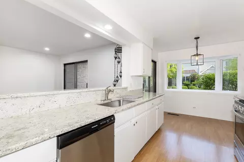 Kitchen - 207 Walters Ln #1A, Itasca, IL 60143 photo 1 of 2