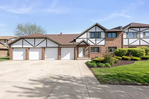 207 Walters Ln #1A, Itasca, IL 60143