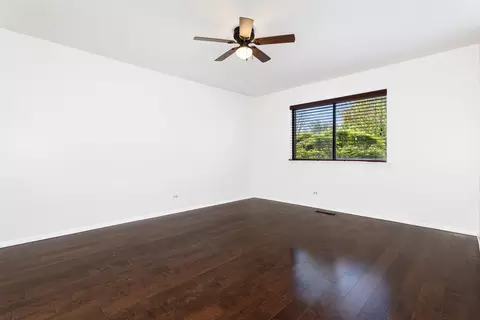 Bedroom - 207 Walters Ln #1A, Itasca, IL 60143 photo 1 of 3