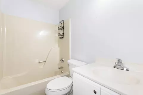 Bath - 207 Walters Ln #1A, Itasca, IL 60143 photo 2 of 2