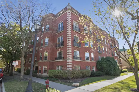 240 Lee St #3, Evanston, IL 60202