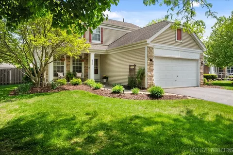 311 Mayfair Ln, South Elgin, IL 60177