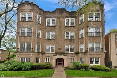 2703 W Estes Ave #3, Chicago, IL 60645