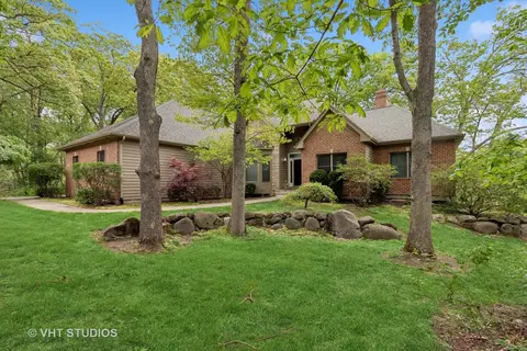 1302 Bradley Ct, Spring Grove, IL 60081