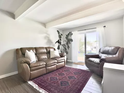 Living - 652 Claridge Cir, Hoffman Estates, IL 60169 photo 4 of 4