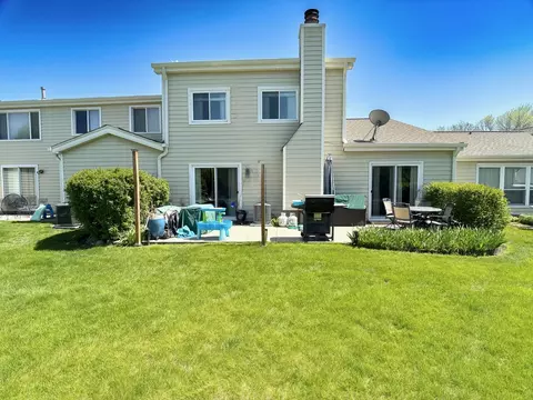 Exterior - 652 Claridge Cir, Hoffman Estates, IL 60169 photo 3 of 4