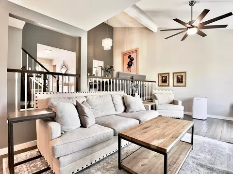 Living - 652 Claridge Cir, Hoffman Estates, IL 60169 photo 2 of 4