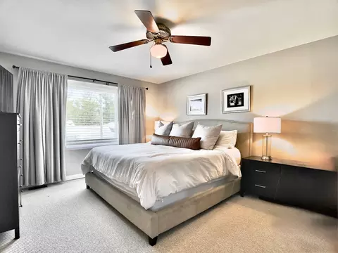 Bedroom - 652 Claridge Cir, Hoffman Estates, IL 60169 photo 2 of 2