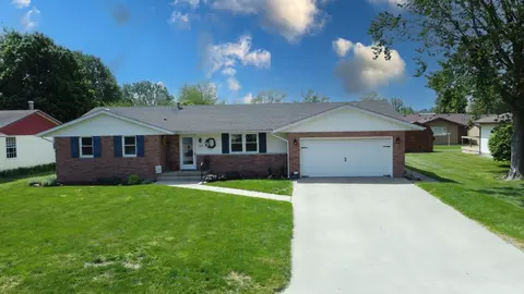 703 E Rosewood St, Watseka, IL 60970