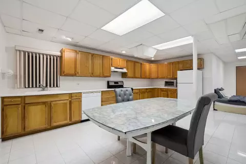 Kitchen - 912 Elmdale Rd, Glenview, IL 60025 photo 6 of 7