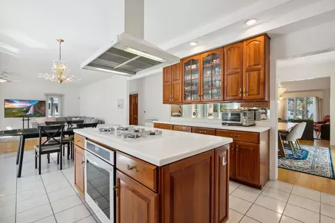 Kitchen - 912 Elmdale Rd, Glenview, IL 60025 photo 5 of 7