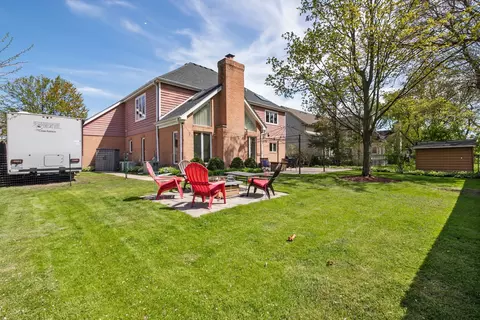 Exterior - 912 Elmdale Rd, Glenview, IL 60025 photo 4 of 6