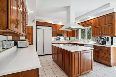 Kitchen - 912 Elmdale Rd, Glenview, IL 60025 photo 3 of 7